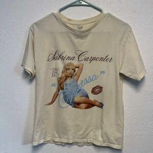 Official Sabrina Carpenter concert tour T-shirt size small
